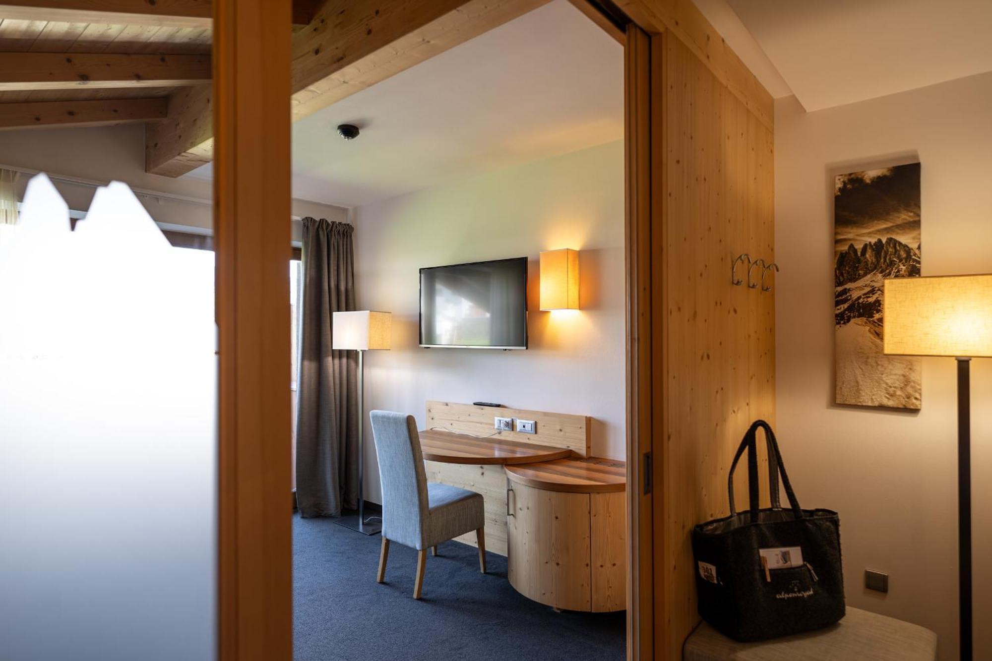 Hotel Alpenroyal Castelrotto Exterior photo